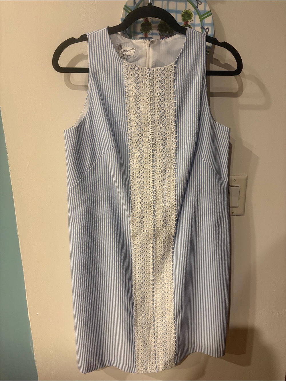 Maggy London Sleeveless Blue & White Seersucker Shift Dress